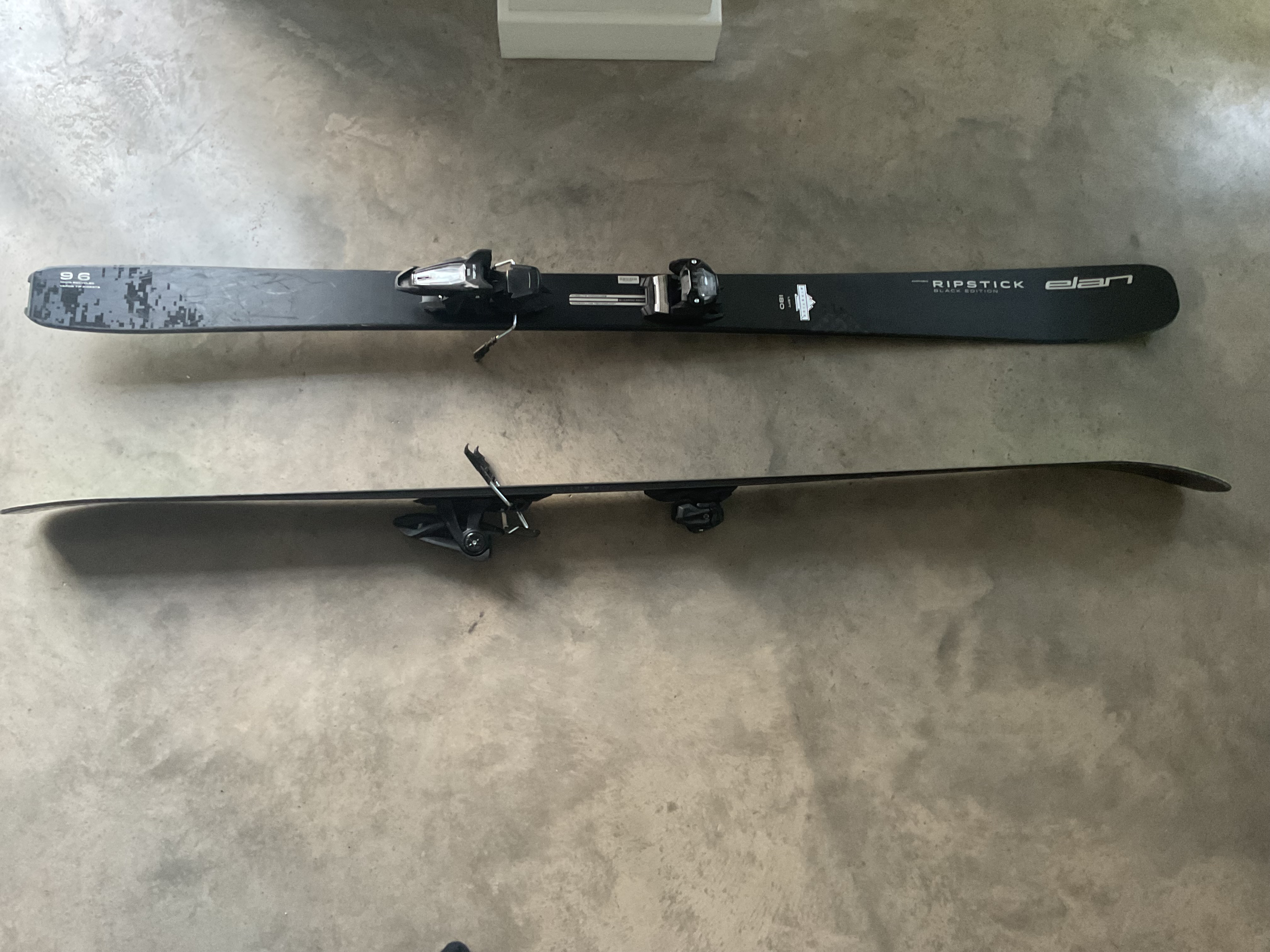 Benchmark ski reference photo 1.